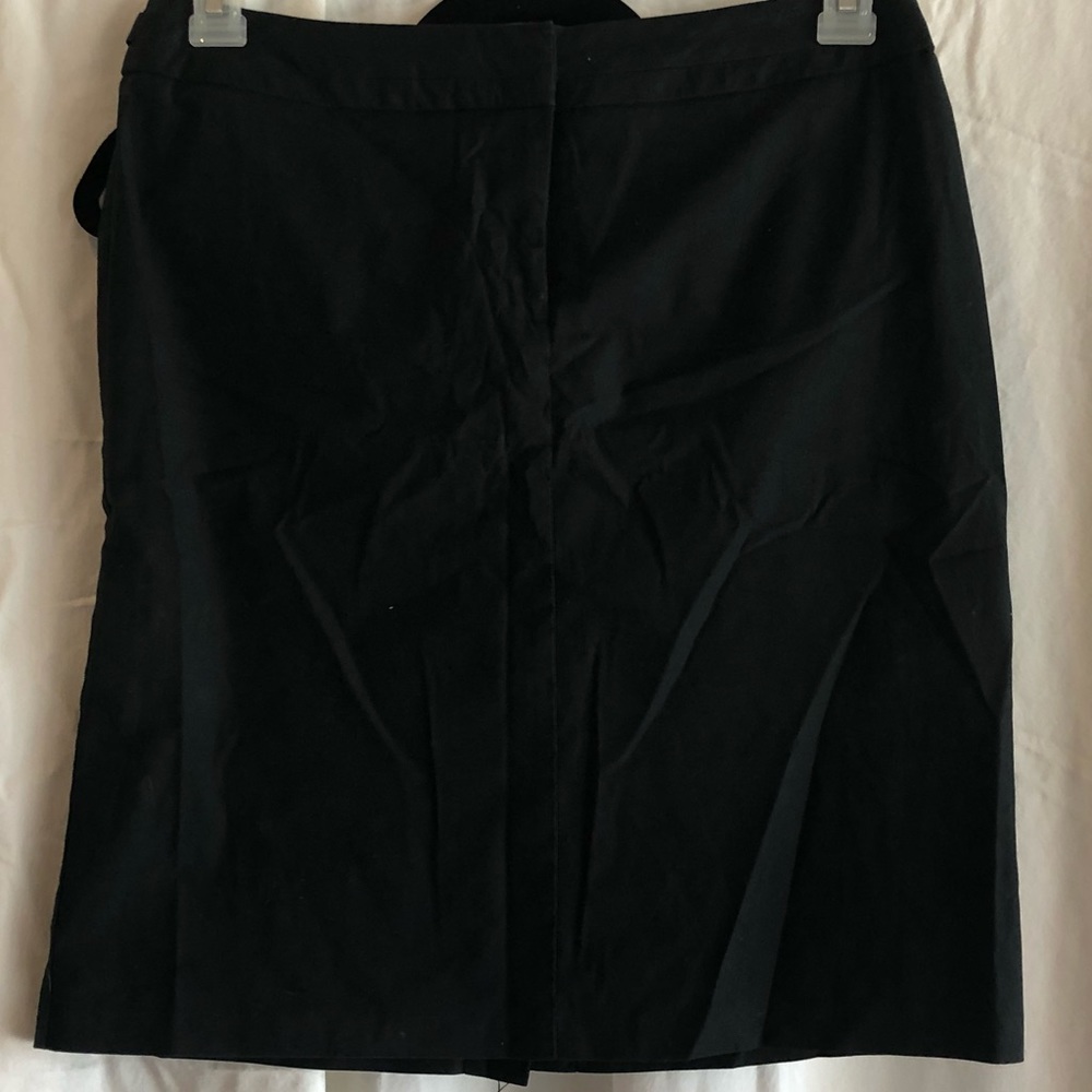 New York &Company black pencil skirt size 6.